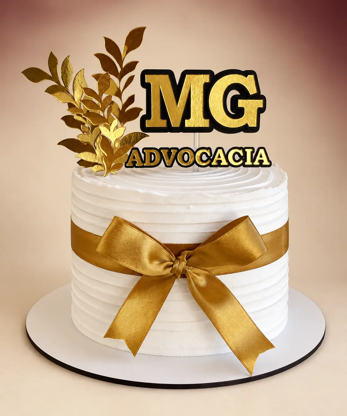Bolo corporativo branco e dourado